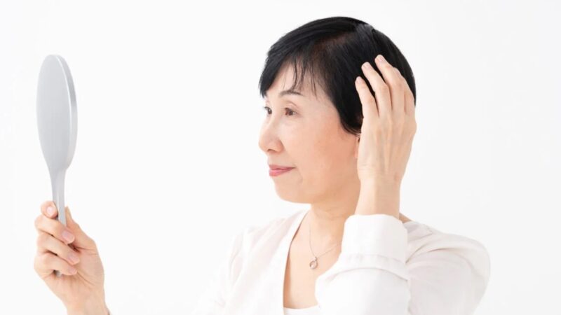 突然の円形脱毛症。「隠さなきゃ」という不安を「これがあれば大丈夫」というお守りに変える場所に
