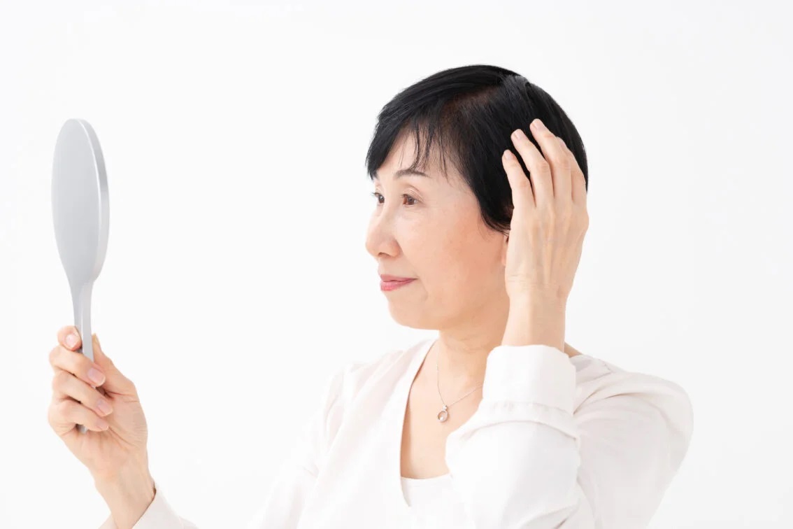 突然の円形脱毛症。「隠さなきゃ」という不安を「これがあれば大丈夫」というお守りに変える場所に
